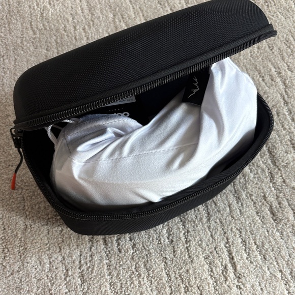 DOPE VR Goggles with Reflective Pink Lens and Black Case - Picture 4 of 4